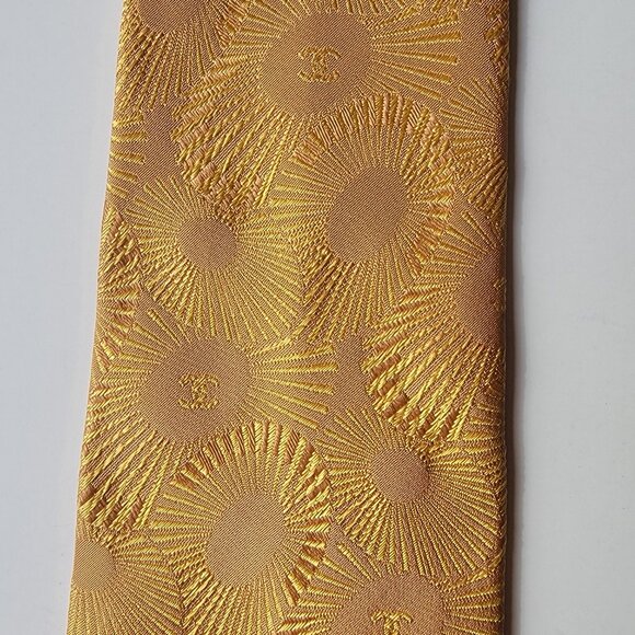CHANEL Men's Vintage Tie 100% Silk Made in Italy gold sunbursts with CCs - Picture 4 of 5